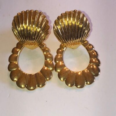 Vintage Gold Tone Shell Dangle Door Knocker Statement Pierced Earrings