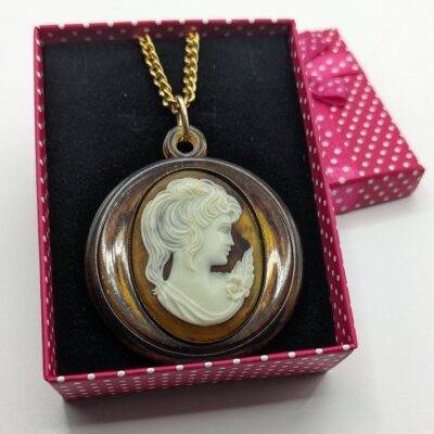 VTG Faux Tortoise Shell Cameo Necklace