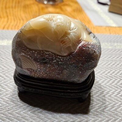 ANTIQUE HAND CARVED CHINESE LAVENDER JADE WISEMAN ON ROCK