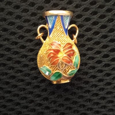 Vase pendant for necklace