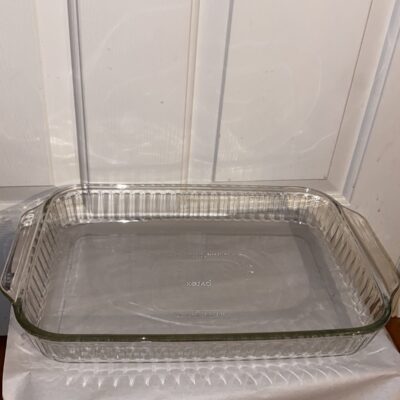 Pyrex clear glass 3QT casserole baking pan with handle