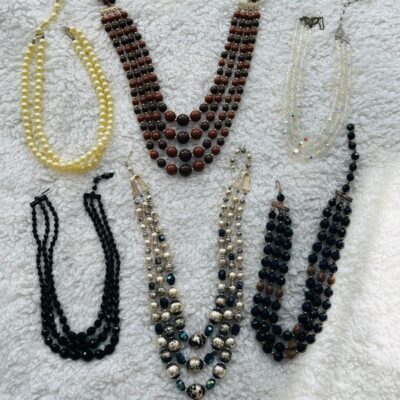 Lot of 6 vintage necklaces