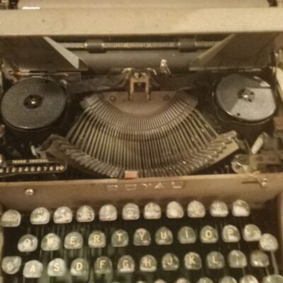 REEarly1950’s Royal Keystone Portable Typewriter With Case (Working)