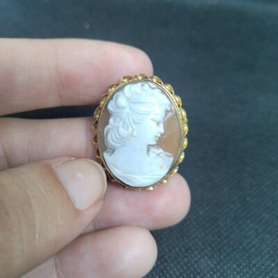 Vintage 14k yellow gold carved shell cameo pendant or brooch