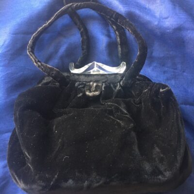 Vintage Black Velvet Handbag With Lucite Clasp 1940