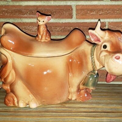 Vintage McCoy 1940s Elsie the Cow with Winking Cat Cookie Jar