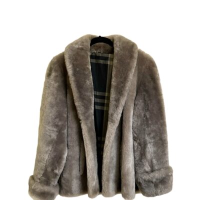 WOMENS, VINTAGE FUR, SHORT COAT IN GREY/TAUPE COLOR. BLACK PLAID LINING.