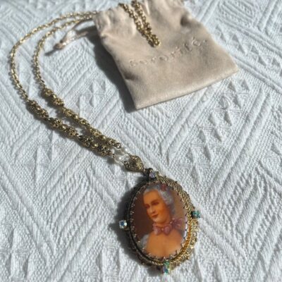 sororité vintage oversized cameo necklace