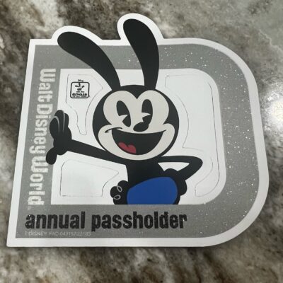 Disney Passhokder Oswald Magnet