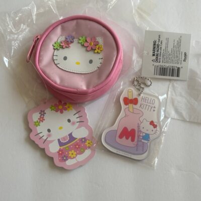 Hello Kitty and Tiny Chums Pouch with Strawberry Milk Mirror: Meet Kitty World