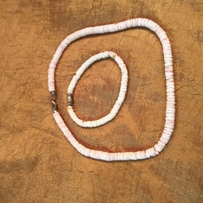 Set of matching shell beaded necklace and bracelet