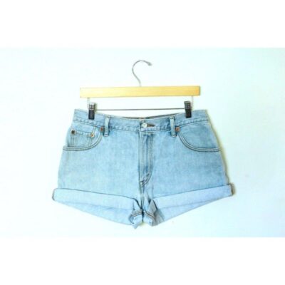 Vintage Levi’s Light Wash Shorts – 31