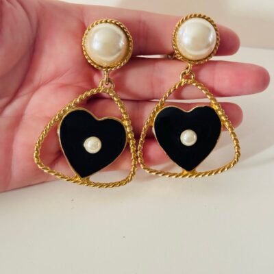 Earrings VTG Casino Hearts Suit gold tone Clip dangle Cabochon Rope Pearl Bold