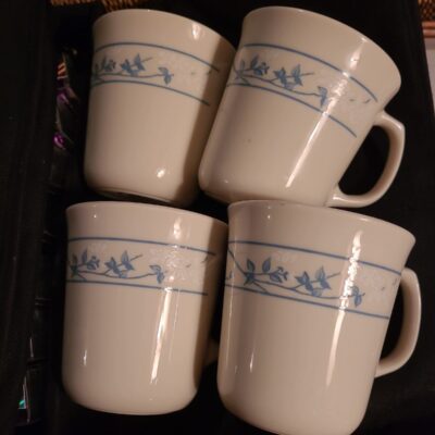 Vintage Corelle Corning Ware FIRST OF SPRING Set of 4 Coffee Mugs Cups.