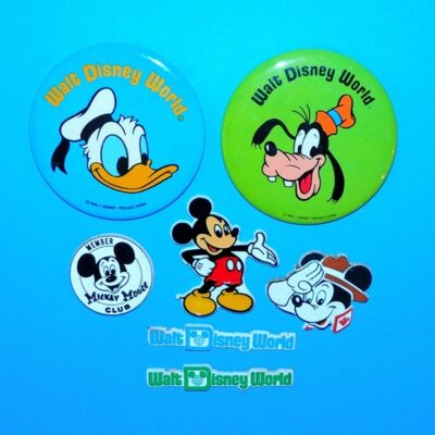 1970’S WALT DISNEY WORLD SOUVENIR BUTTONS & MAGNETS GOOFY, MICKEY, DONALD!!!!!!