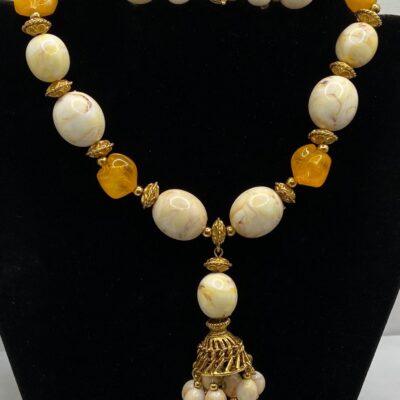 Fantastic vintage swirled lucite & faux amber beaded chandelier tassel necklace