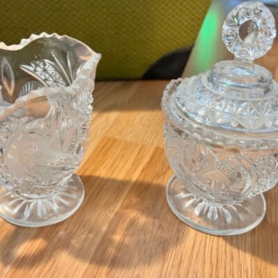 HOFBAUER BYRDES FOOTED CREAMER AND SUGAR BOWL WITH LID, LEADED CRYSTAL