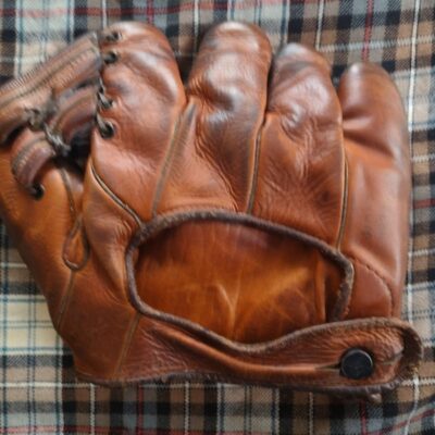 1950s left handed leather baseball mit